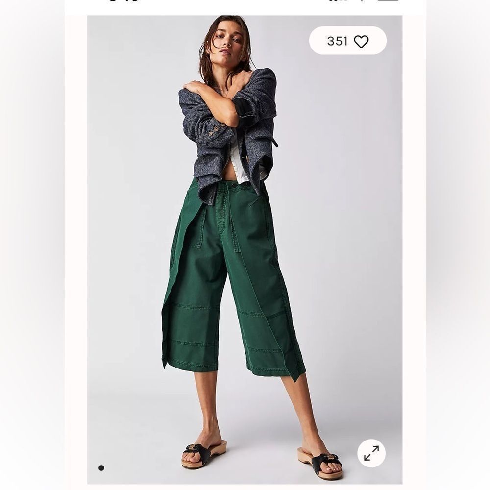 Free People size 6 Keep Calling Crop Pants in White not GREEN